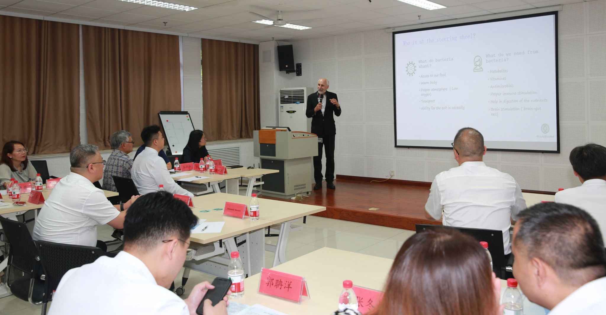 俄羅斯科學院院士亞歷山大·蘇沃洛夫受聘濟南大學榮譽教授，共探生物制劑研發新篇章